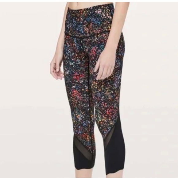 Lululemon Wunder Under High Rise Crop
Scallop, Foliage Overlay - Picture 6 of 8